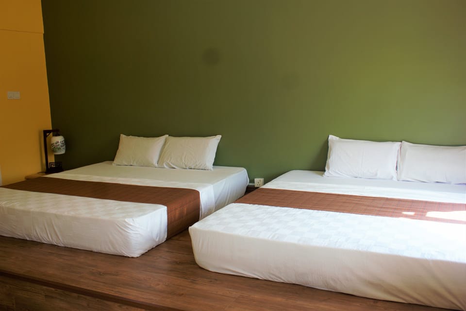 Double Twin Premier | Iron/ironing board, free WiFi, bed sheets