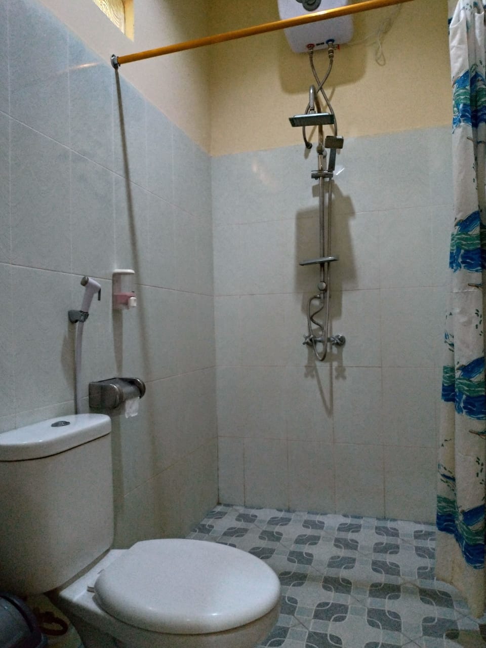 Shower, free toiletries, towels, soap