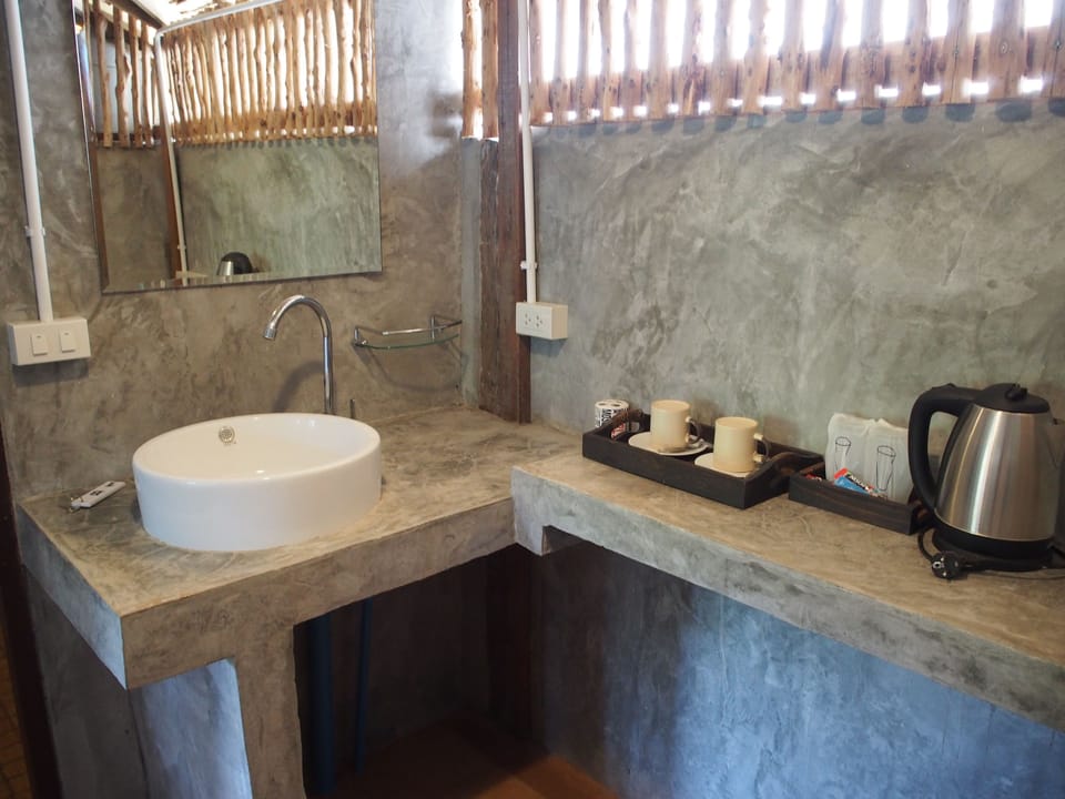 Classic Double Room | Bathroom sink