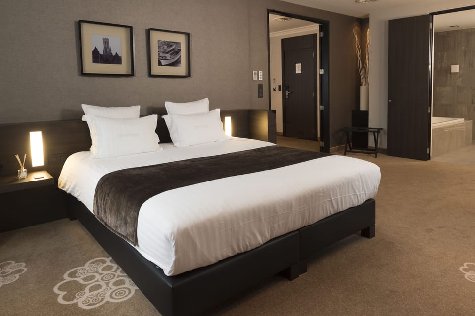 Suite | Premium bedding, minibar, in-room safe, individually decorated
