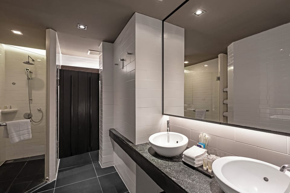 Deluxe Triple 3 Singles | Bathroom | Free toiletries, hair dryer, bathrobes, slippers