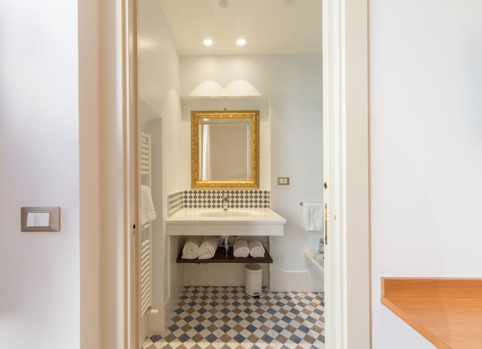Superior Double Room | Bathroom | Shower, free toiletries, hair dryer, bathrobes