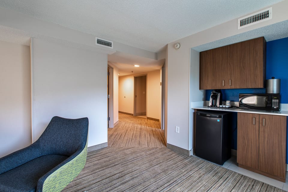 Room, Multiple Beds | Living area | LCD TV