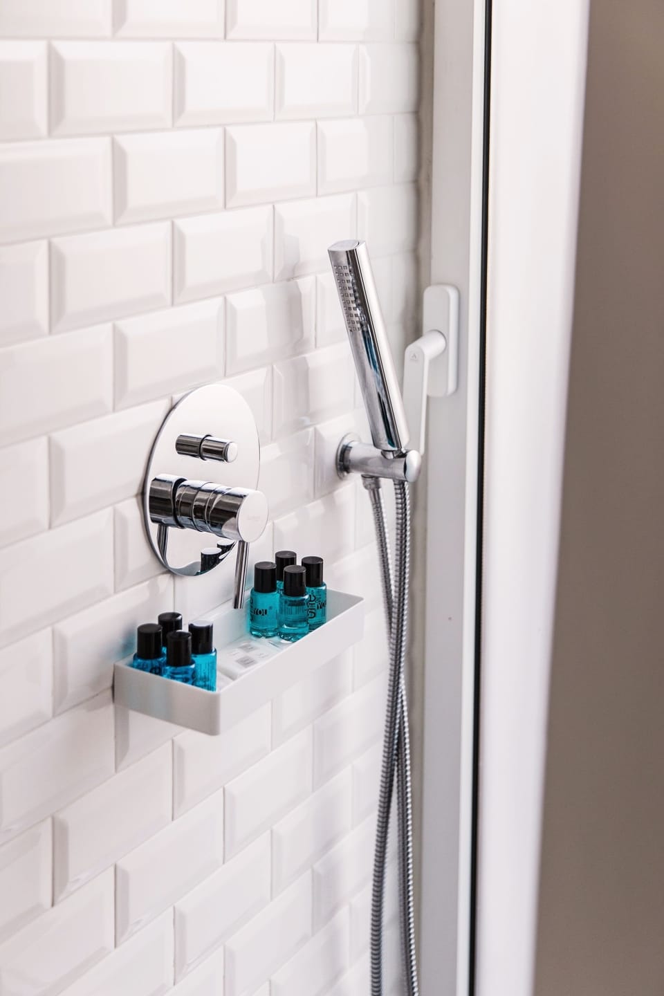 Deluxe Double Room | Bathroom | Shower, free toiletries, hair dryer, towels