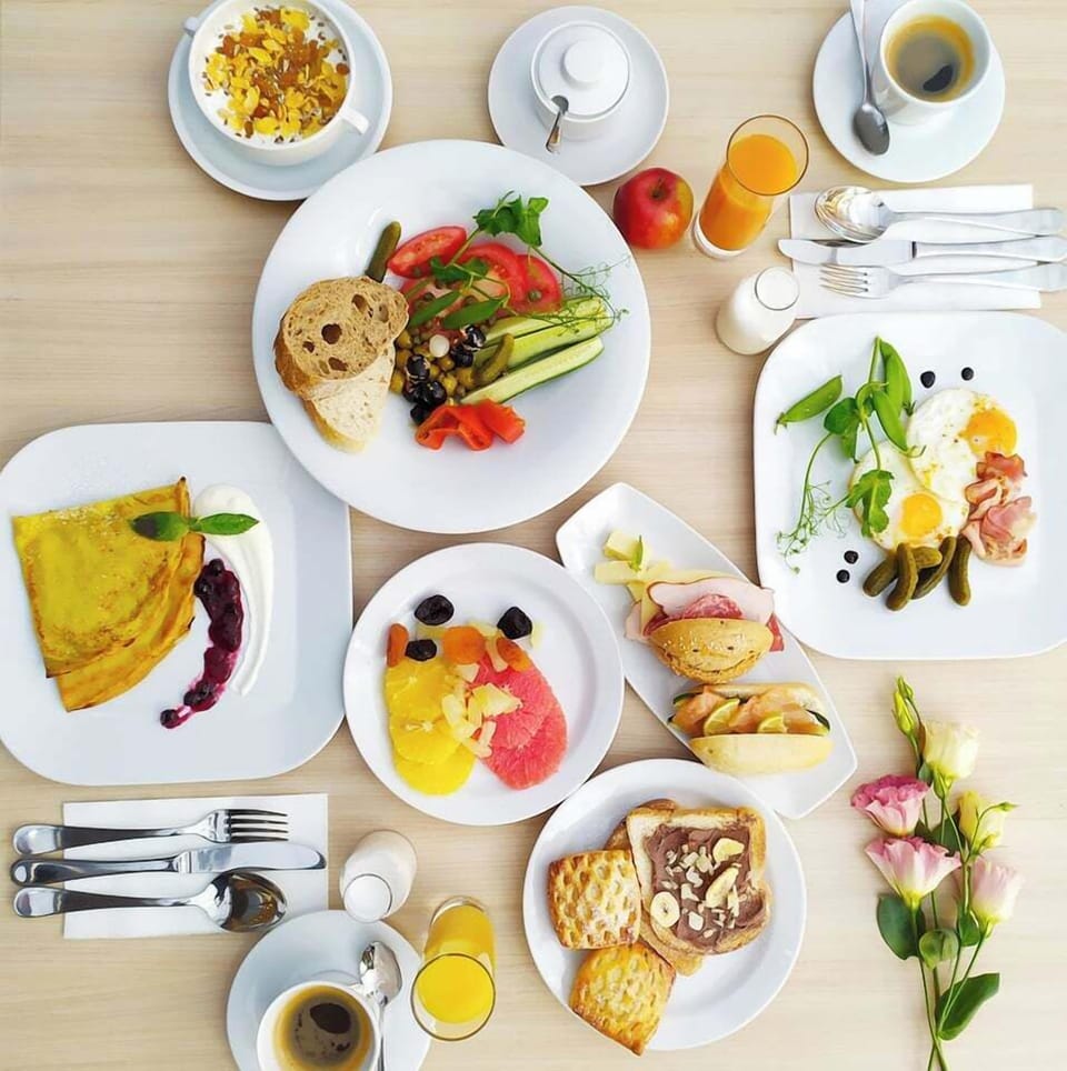 Daily buffet breakfast for a fee