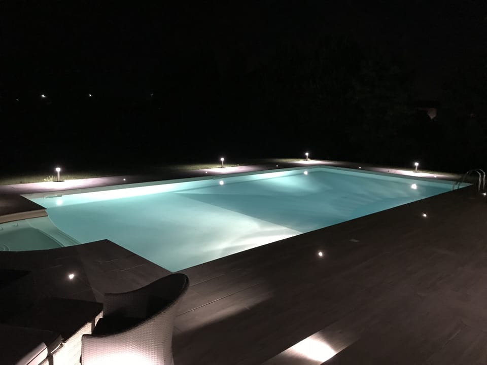 Seasonal outdoor pool, pool umbrellas, sun loungers