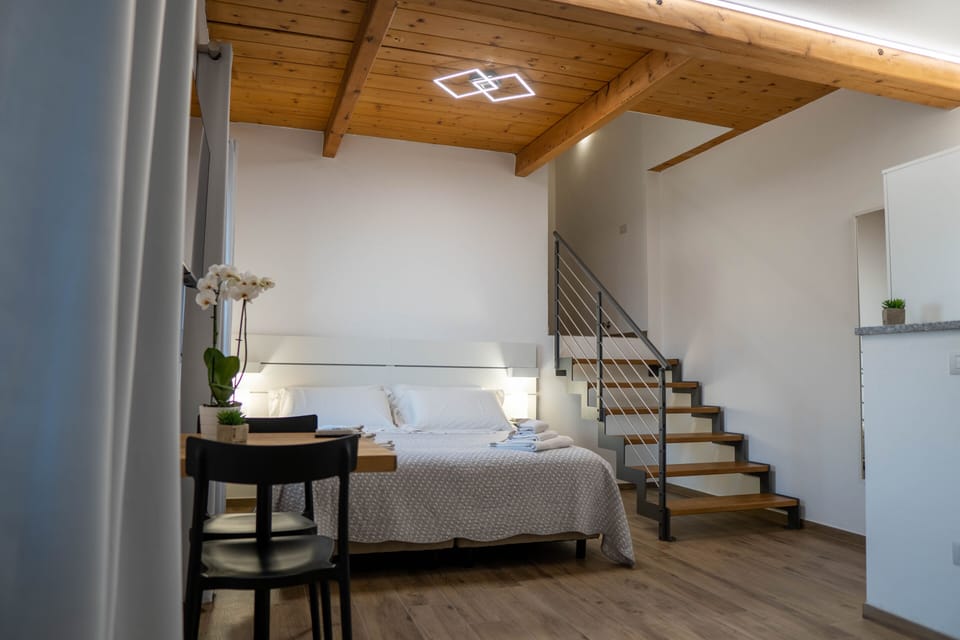 Superior Studio, Tower | Desk, laptop workspace, cribs (surcharge), WiFi (free)