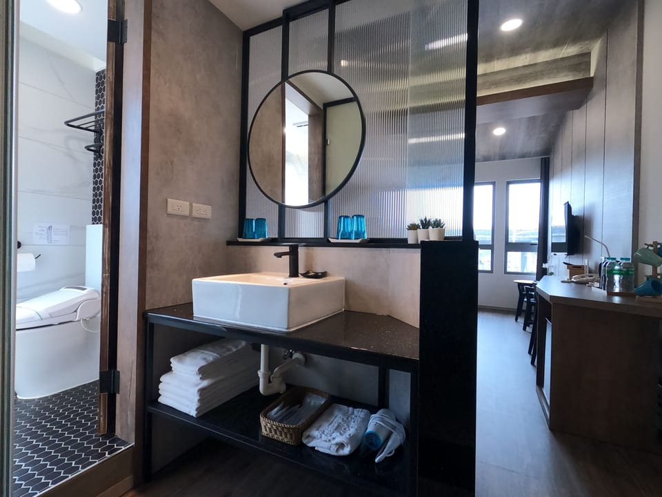Bathroom sink