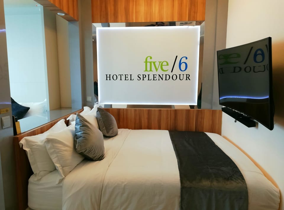 Deluxe SOHO | Minibar (free items), in-room safe, desk, soundproofing