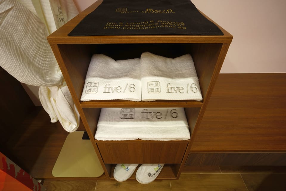 Deluxe Oriental Room King Bed | Minibar (free items), in-room safe, desk, soundproofing