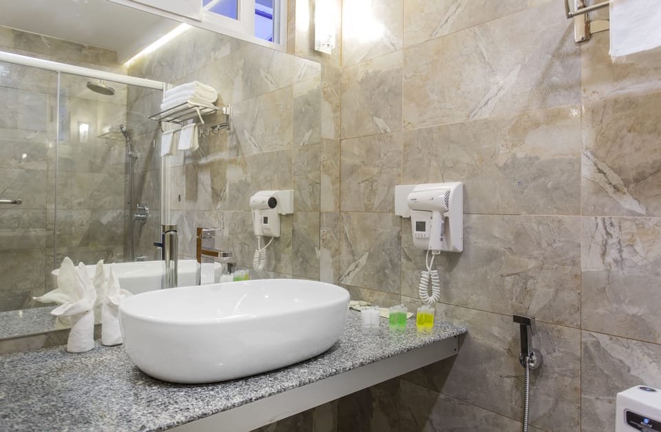 Bathroom sink