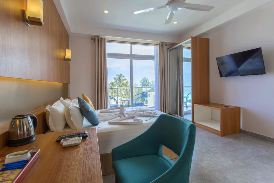Deluxe Double Room, Balcony, City View | Premium bedding, minibar, in-room safe, desk