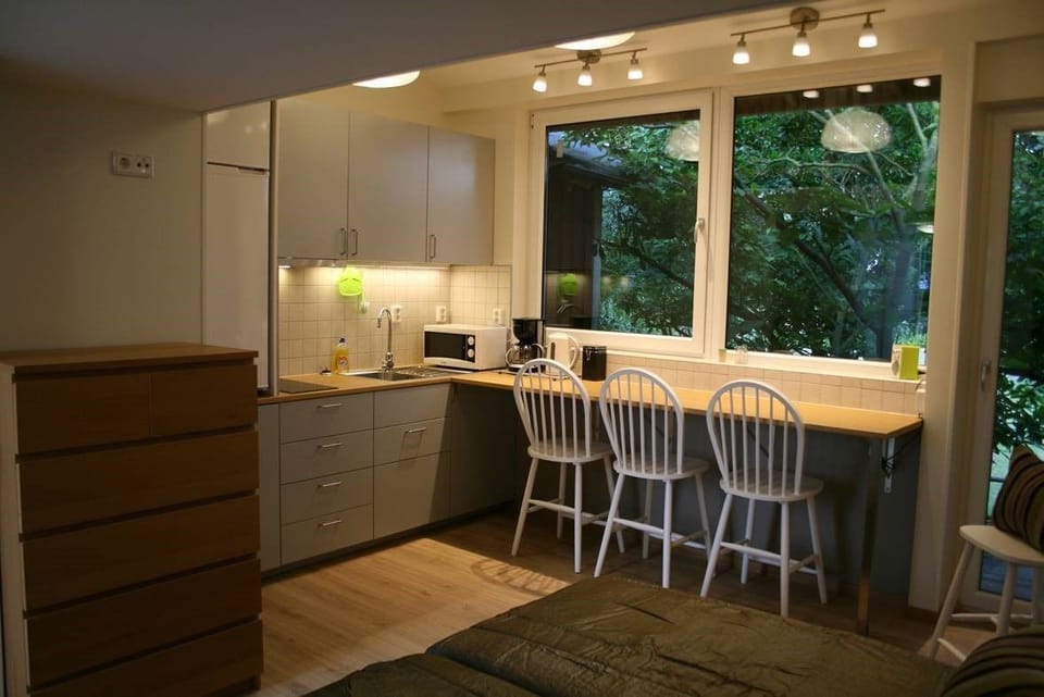 Executive Studio, Garden View | In-room dining