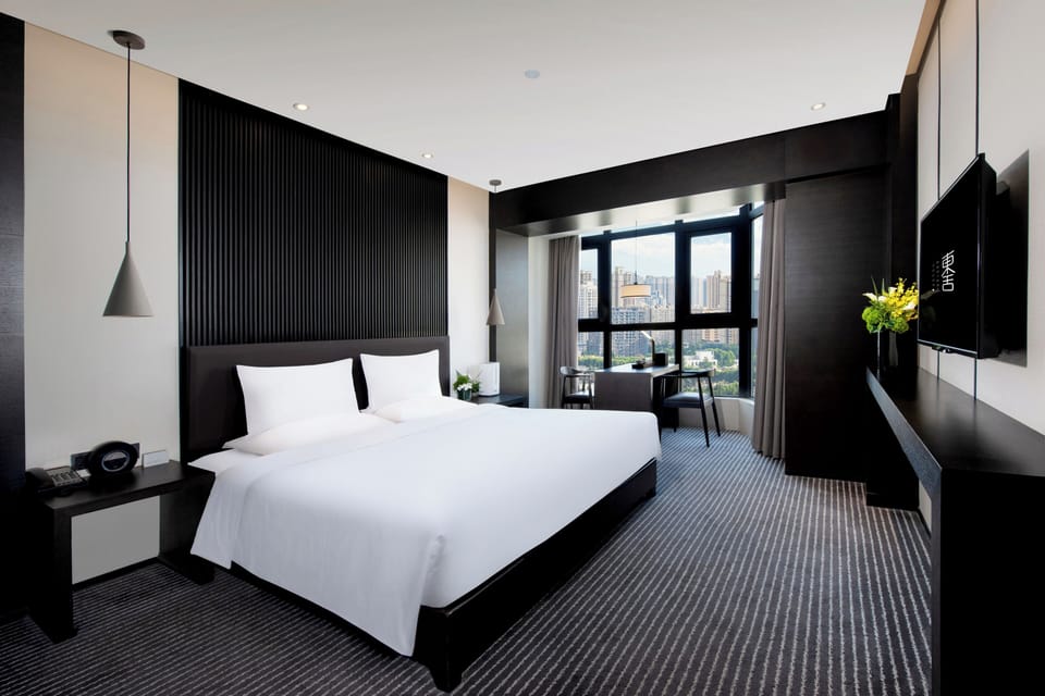 Double Room, 1 King Bed | 1 bedroom, in-room safe, desk, blackout drapes