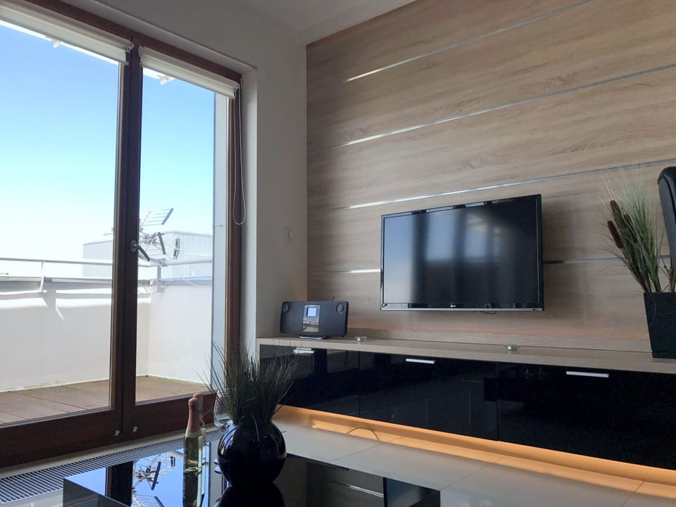 Comfort Studio Suite, 1 Double Bed with Sofa bed, Non Smoking | 1 bedroom, individually decorated, individually furnished