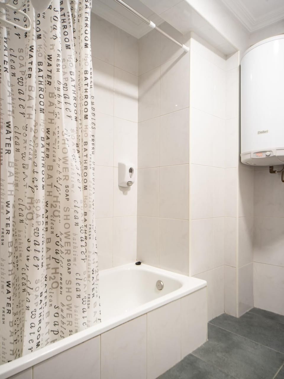 Shower, free toiletries, towels