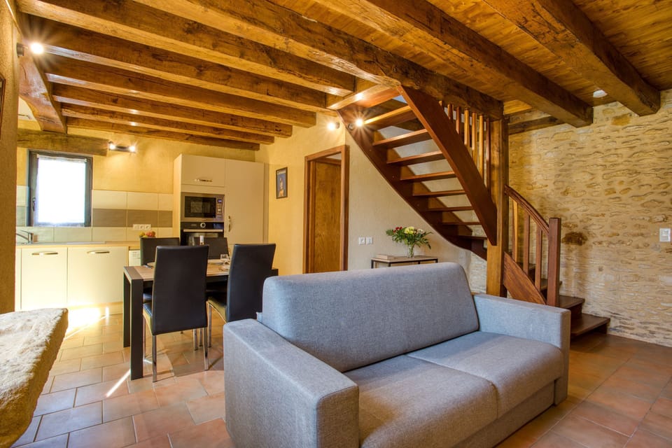 House (Francine) | Living area | Flat-screen TV