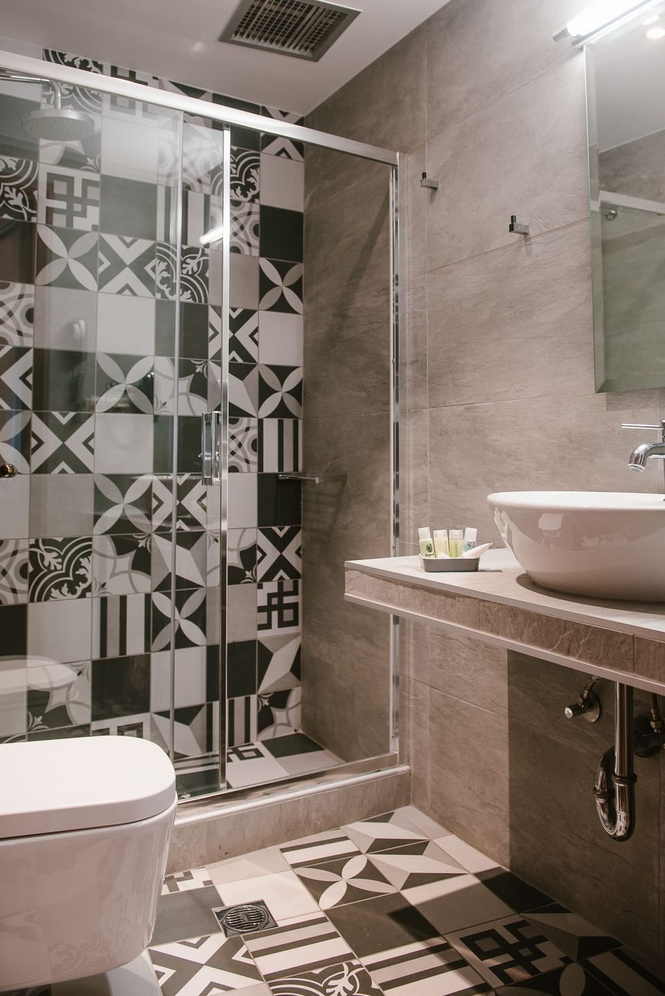Shower, free toiletries, hair dryer, slippers