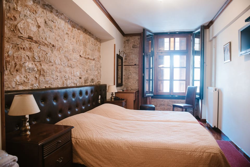 Double Room Single Use | 1 bedroom, minibar, in-room safe, desk
