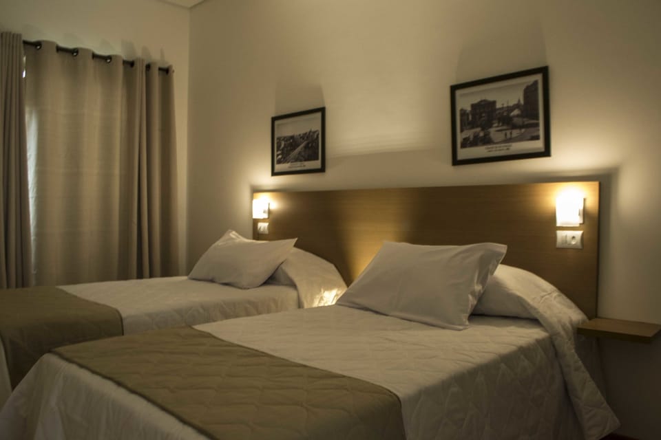 Luxury Twin Room | Minibar, in-room safe, desk, WiFi (free)