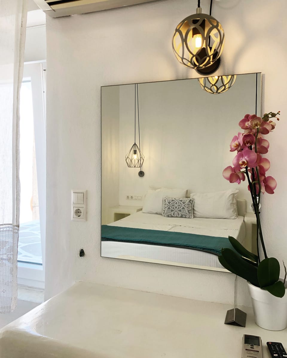 Deluxe Room, Non Smoking, City View | Egyptian cotton sheets, premium bedding, pillowtop beds, in-room safe