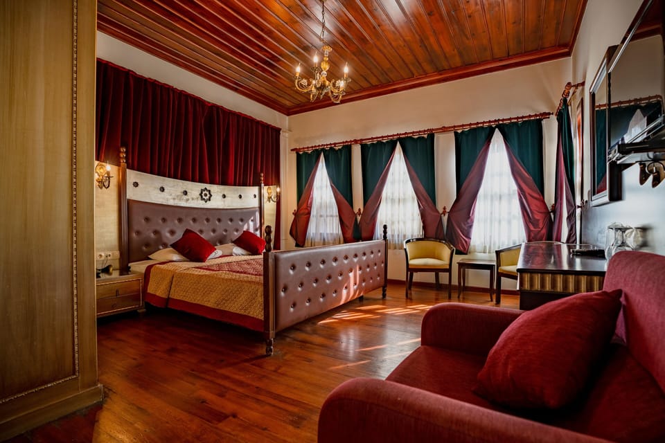 Egyptian cotton sheets, premium bedding, minibar, in-room safe