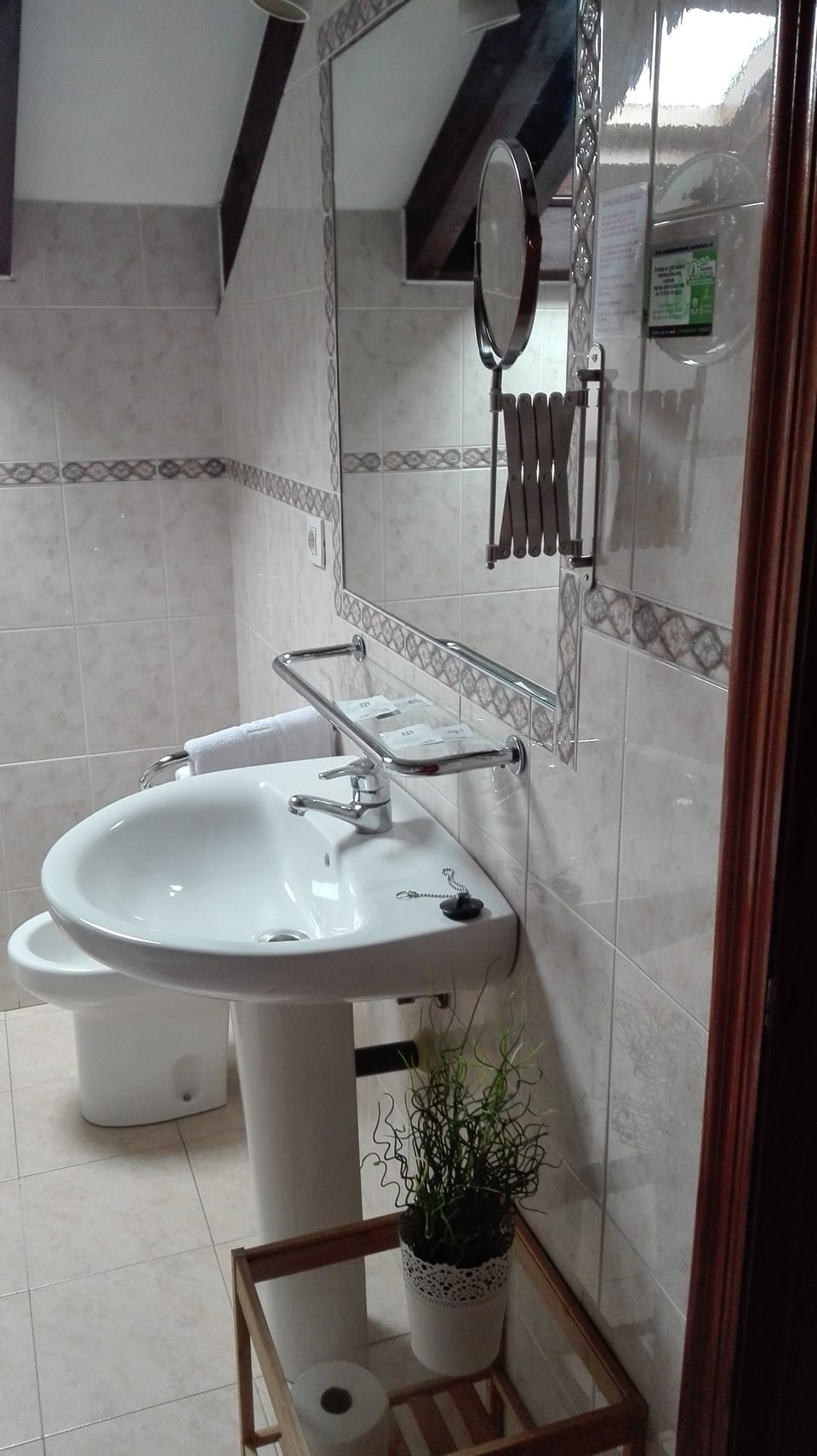 Bathroom sink