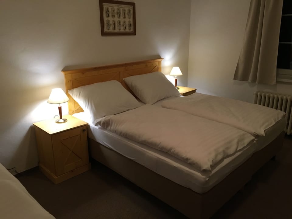 Double Room | Blackout drapes, cribs/infant beds, bed sheets