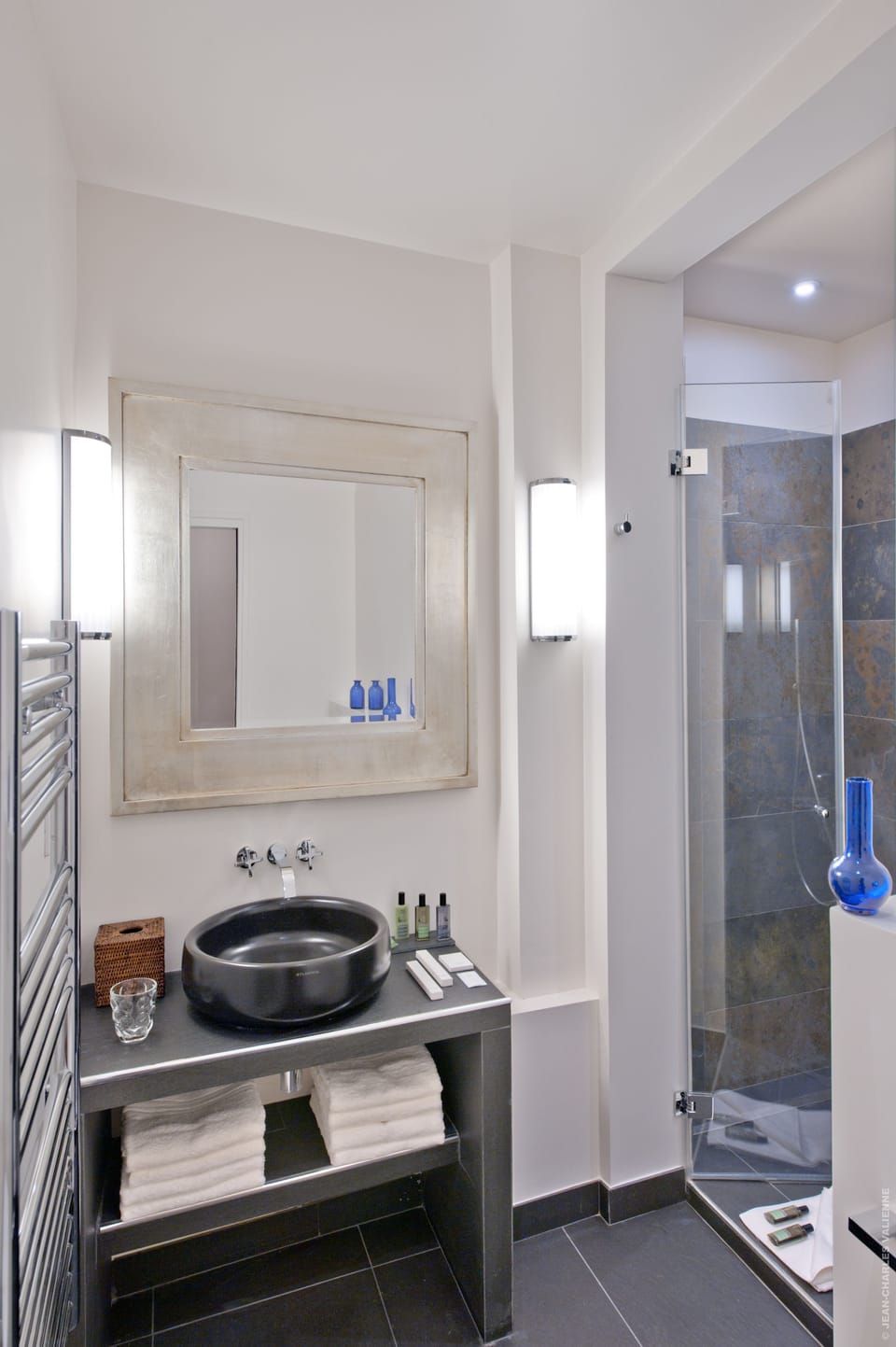 Superior Double Room | Bathroom | Shower, rainfall showerhead, free toiletries, hair dryer