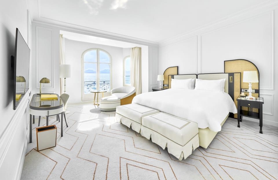Premium Room, 1 King Bed, Sea View | Premium bedding, down comforters, free minibar items, in-room safe