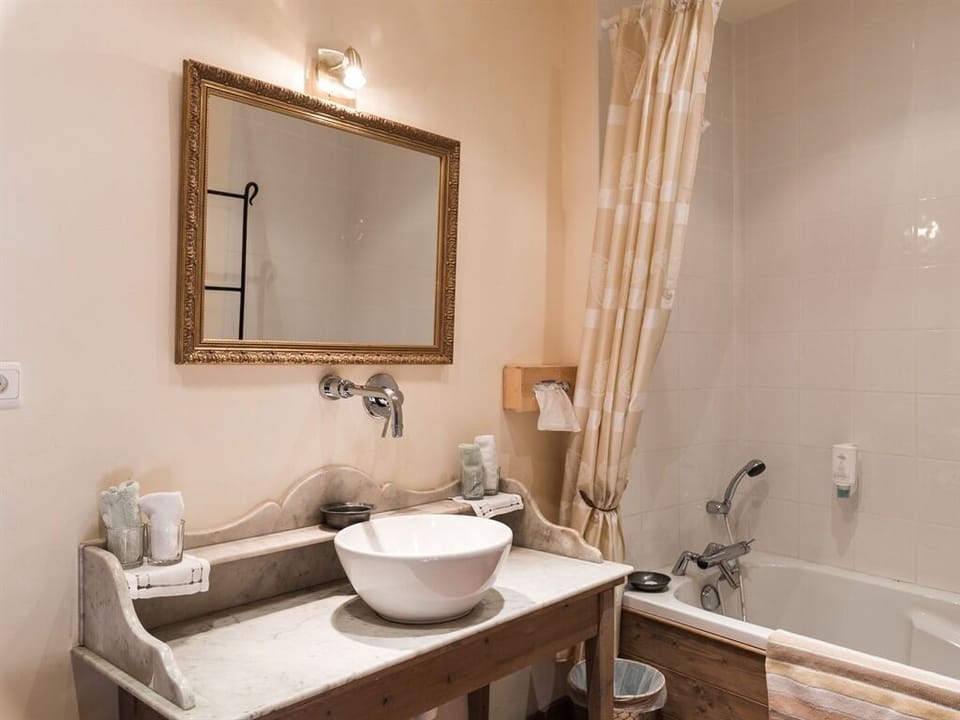 Superior Suite, Ensuite, Garden View | Bathroom