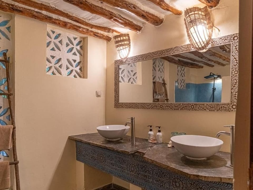 Family Duplex, Multiple Beds, Non Smoking, Garden View | Bathroom | Shower, free toiletries, hair dryer, towels