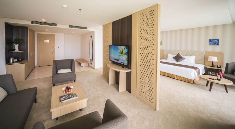 Executive Room, Non Smoking, Sea View | Minibar, in-room safe, desk, free WiFi