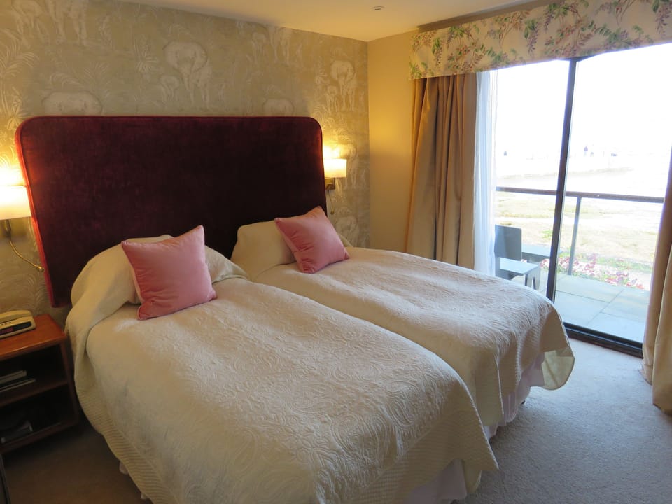 Twin Room, Balcony, Sea View | Desk, iron/ironing board, free WiFi, bed sheets