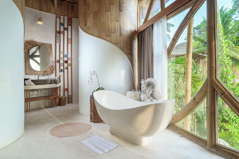 Royal Duplex Villa | Bathroom | Separate tub and shower, deep soaking tub, free toiletries, hair dryer