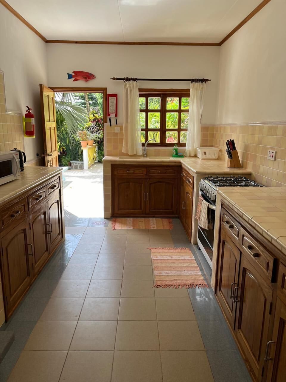 Apartment | Private kitchen | Fridge, microwave, oven, stovetop