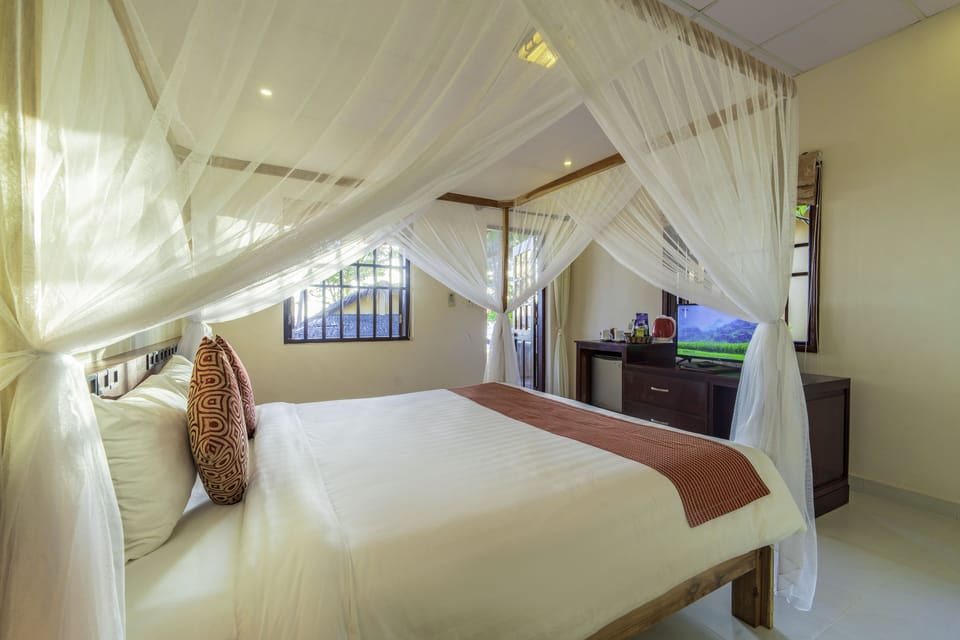 Superior Bungalow | Minibar, in-room safe, desk, blackout drapes