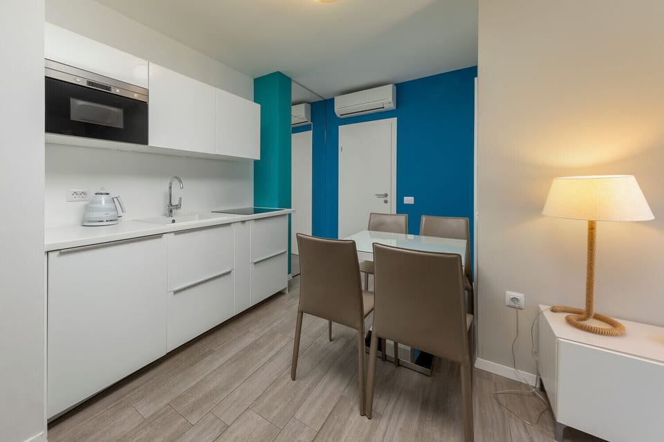 Luxury Suite, 1 Bedroom, Terrace, Pool View | Private kitchen