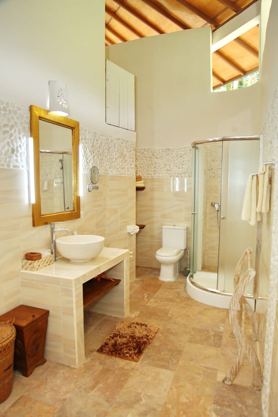 Shower, free toiletries, hair dryer, towels