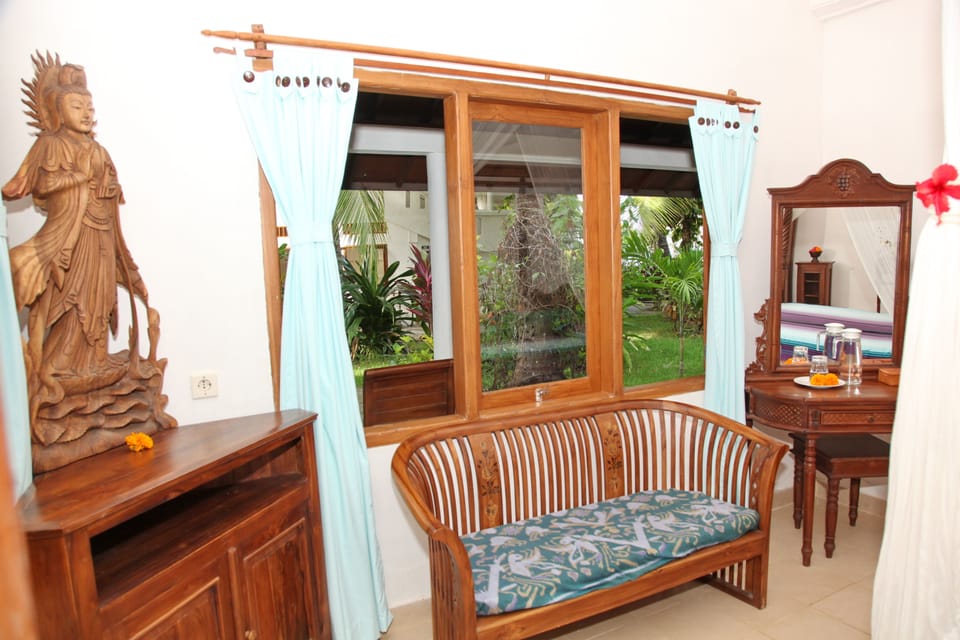 Comfort Double Room, 1 Queen Bed, Garden View | Living area