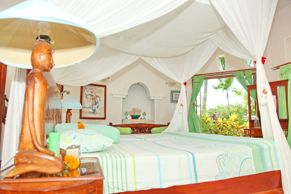 Comfort Double Room, 1 Queen Bed, Ocean View | In-room safe, desk, free WiFi, bed sheets