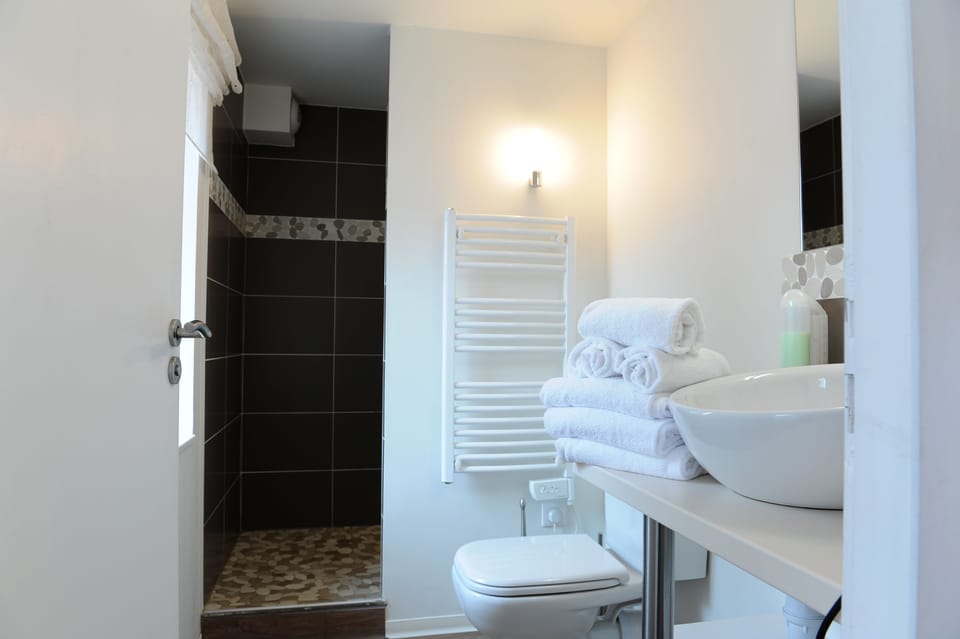 Classic Triple Room | Soundproofing, iron/ironing board, free WiFi