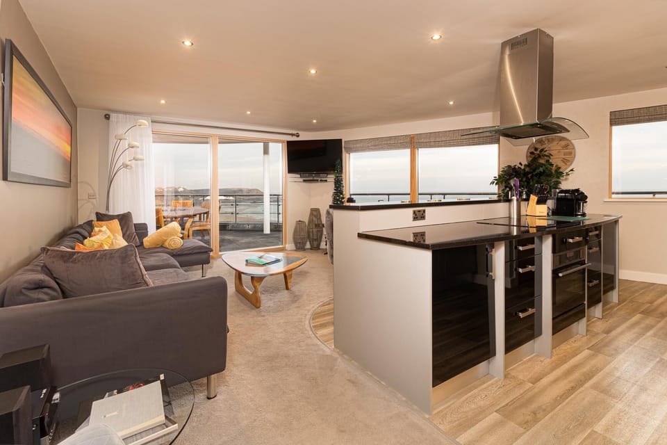 Penthouse, 2 Bedrooms, Sea View | 1 bedroom, premium bedding, in-room safe, individually decorated