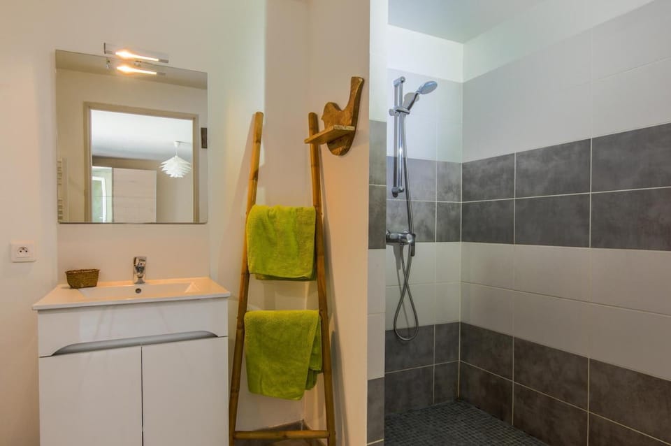 Triple Room, Terrace | Bathroom