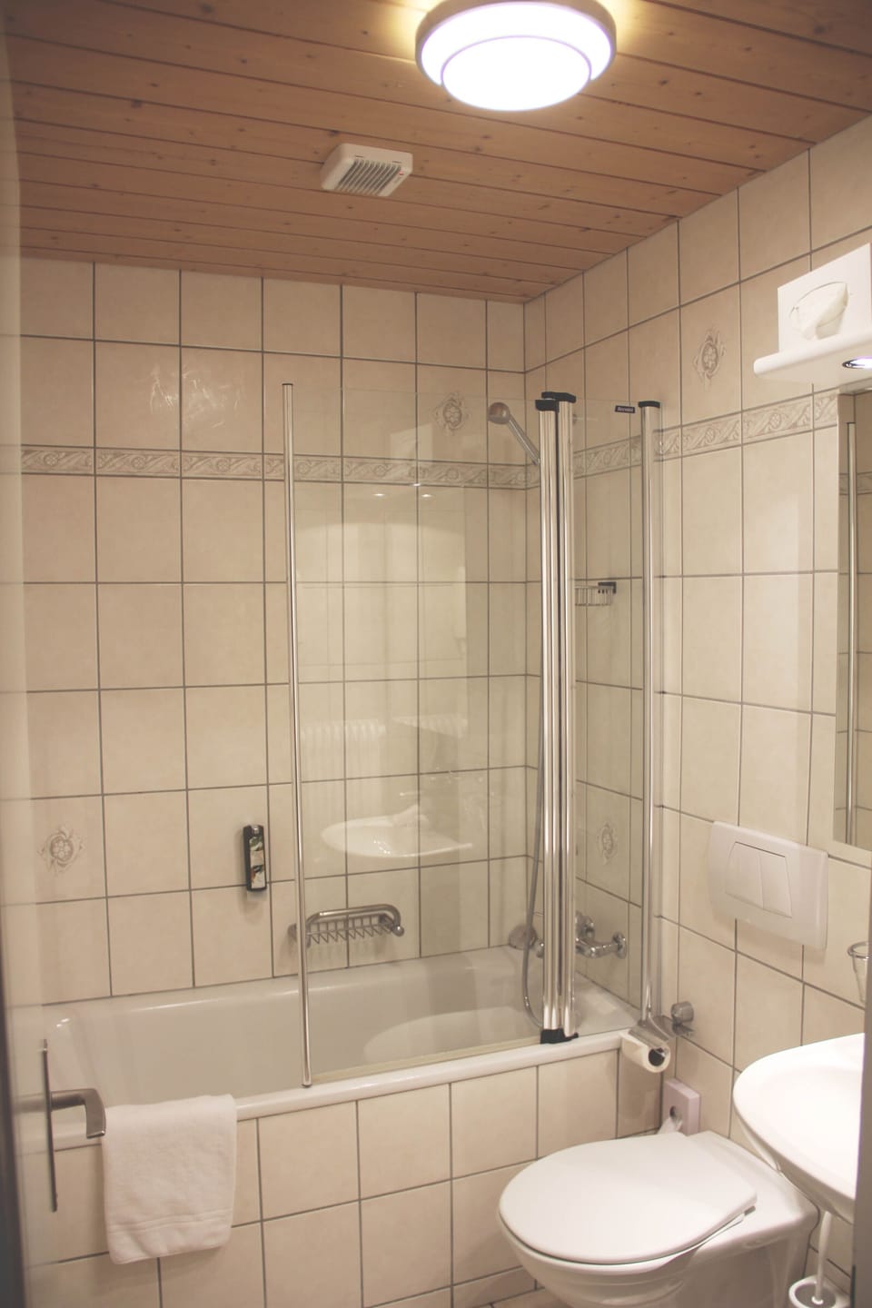 Superior Twin Room, Mountain View | Bathroom | Free toiletries, hair dryer, towels