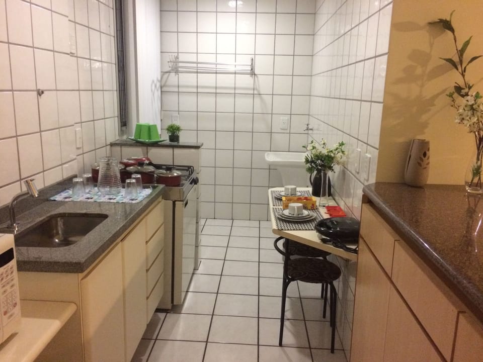 Fridge, oven, coffee/tea maker, blender