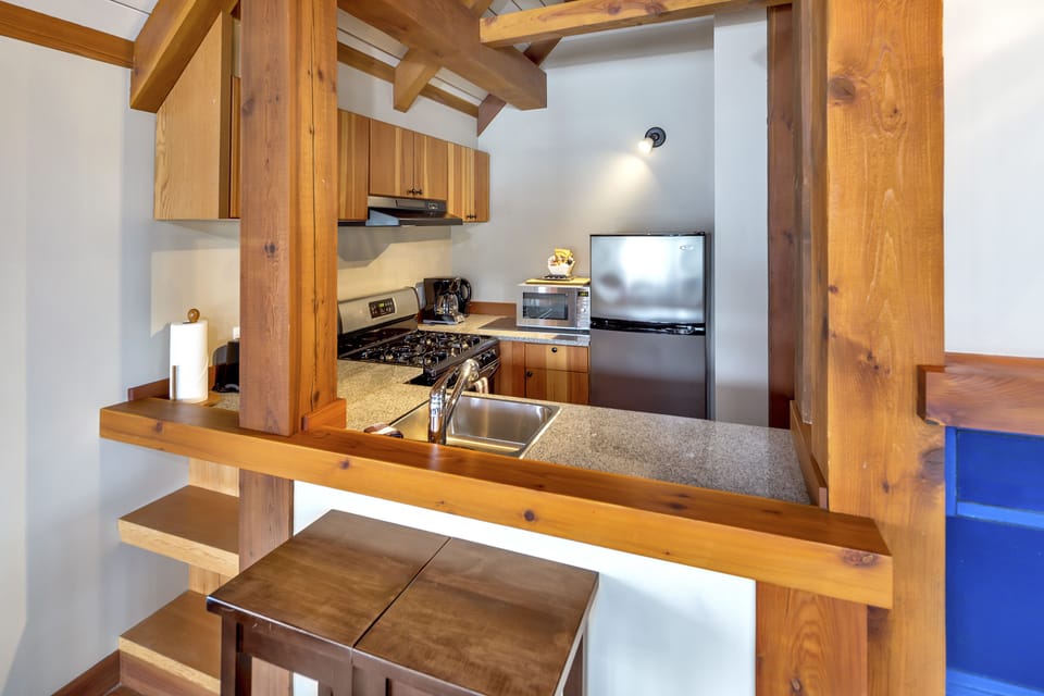 Deluxe Apartment, 1 Bedroom, Ocean View, Oceanfront (301) | Private kitchen | Fridge, microwave, oven, stovetop