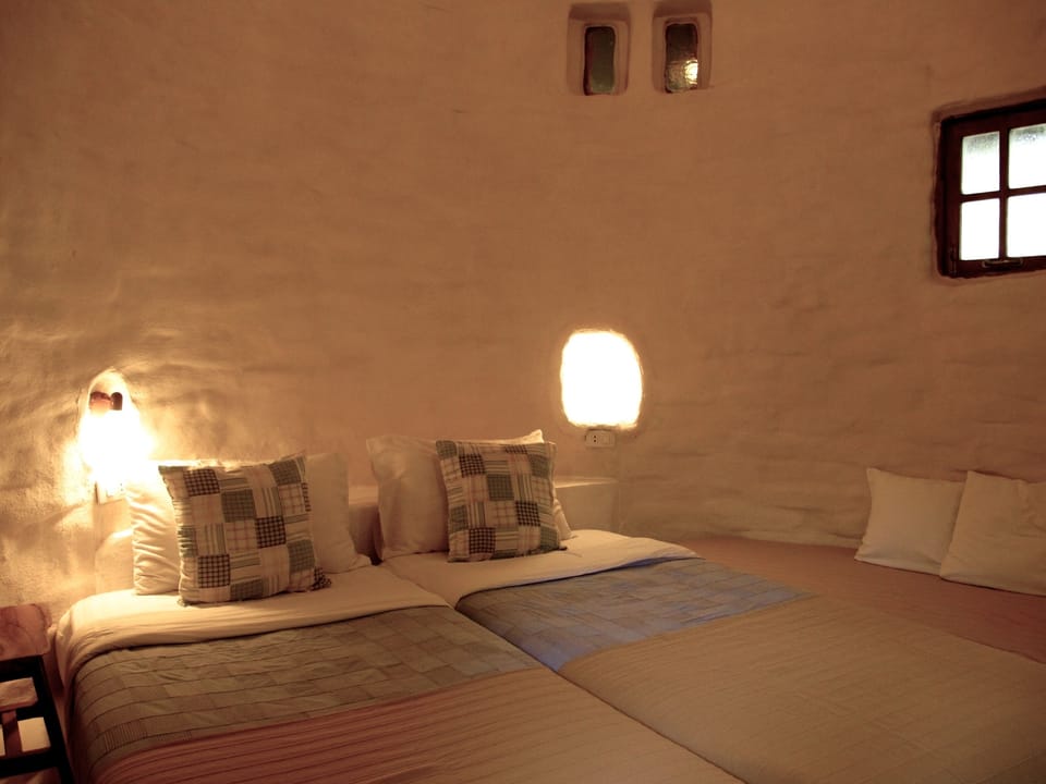 Standard Twin Bedroom | Minibar, free WiFi