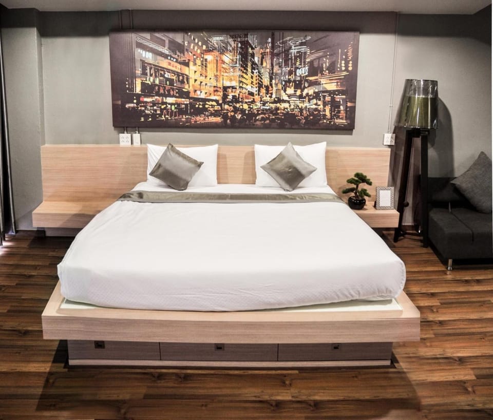Desk, blackout drapes, WiFi (free), bed sheets