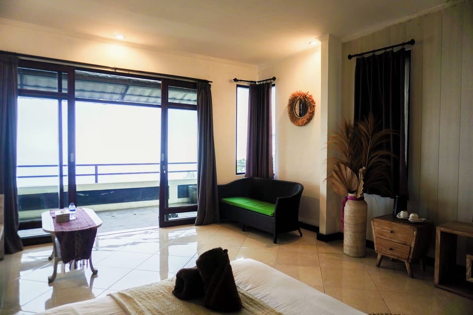 Deluxe Room | Desk, laptop workspace, free WiFi, bed sheets